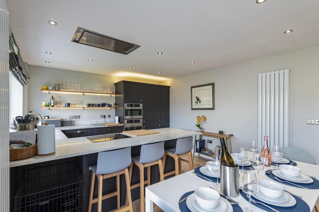 Family-Friendly Retreat Between Beach & Mountains Tremadog ภายนอก รูปภาพ