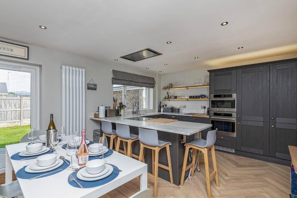 Family-Friendly Retreat Between Beach & Mountains Tremadog ภายนอก รูปภาพ