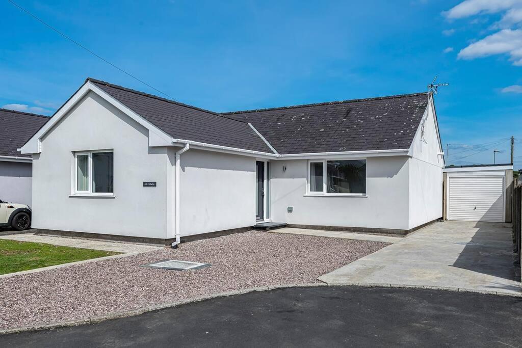 Family-Friendly Retreat Between Beach & Mountains Tremadog ภายนอก รูปภาพ