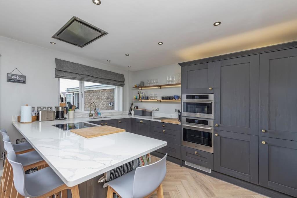 Family-Friendly Retreat Between Beach & Mountains Tremadog ภายนอก รูปภาพ