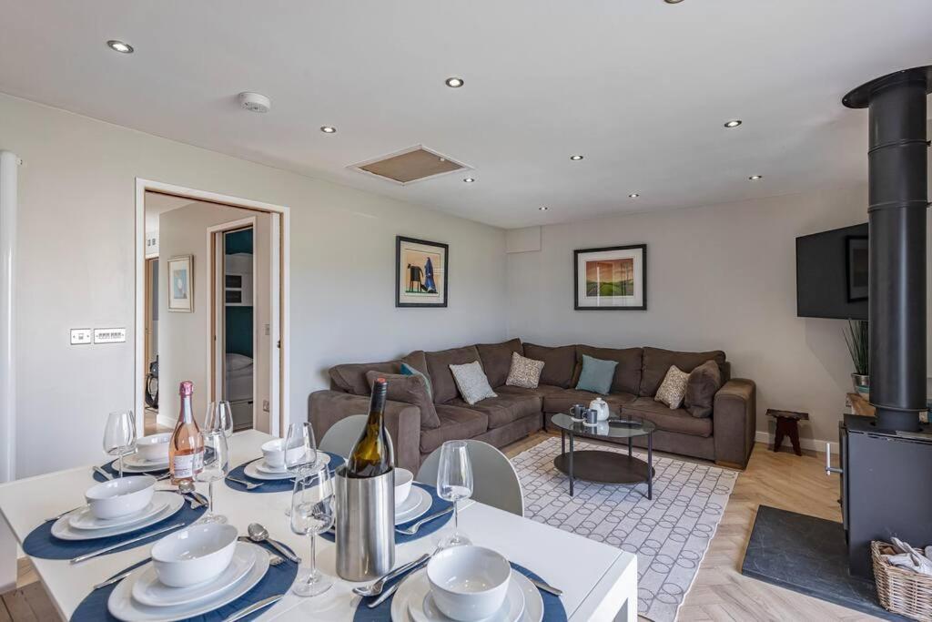 Family-Friendly Retreat Between Beach & Mountains Tremadog ภายนอก รูปภาพ
