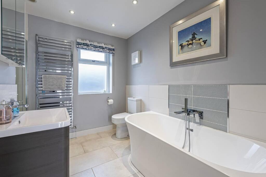 Family-Friendly Retreat Between Beach & Mountains Tremadog ภายนอก รูปภาพ